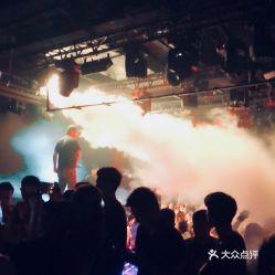 三亚酒吧爆料视频最新,现场实况直击，一探究竟！